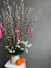 Load image into Gallery viewer, 大吉 (dàjí) classic white with pink tassels