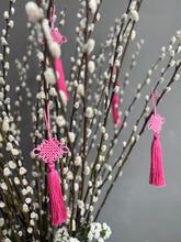 Load image into Gallery viewer, 大吉 (dàjí) classic white with pink tassels