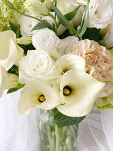 Load image into Gallery viewer, Premium Fresh Orchid Vase Arrangement
