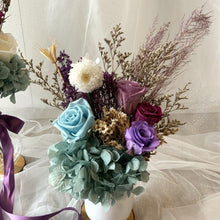 Load image into Gallery viewer, Petite Aurora Wonderland White Vase