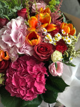 Load image into Gallery viewer, Warm Summer Bouquet