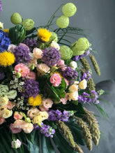 Load image into Gallery viewer, Grand Size Congratulatory Stand