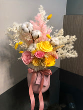 Load image into Gallery viewer, Premium Preserved Flowers Vase
