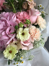 Load image into Gallery viewer, Sweet Bouquet