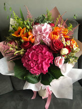 Load image into Gallery viewer, Warm Summer Bouquet