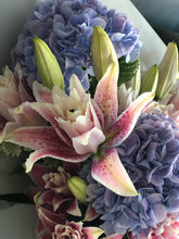 Load image into Gallery viewer, Graceful Bouquet Lilies