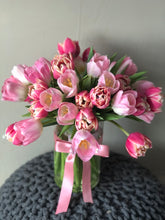 Load image into Gallery viewer, Tulip En Masse Vase