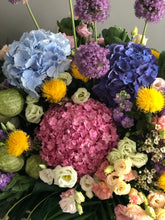 Load image into Gallery viewer, Grand Size Congratulatory Stand