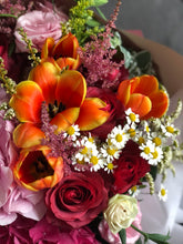Load image into Gallery viewer, Warm Summer Bouquet