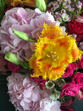 Load image into Gallery viewer, Warmth Vase