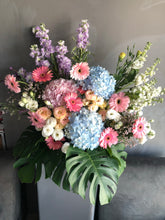 Load image into Gallery viewer, Floral Stand Congratulatory