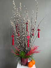 Load image into Gallery viewer, 大吉 (dàjí) classic white with red tassels
