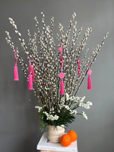 Load image into Gallery viewer, 大吉 (dàjí) classic white with pink tassels
