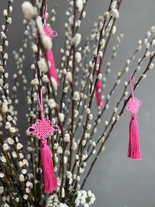 大吉 (dàjí) classic white with pink tassels