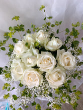 Load image into Gallery viewer, White Roses Vase
