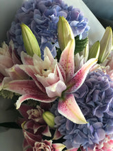 Load image into Gallery viewer, Graceful Bouquet Lilies

