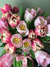 Load image into Gallery viewer, Tulip En Masse Vase
