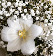 Load image into Gallery viewer, White On White Bouquet
